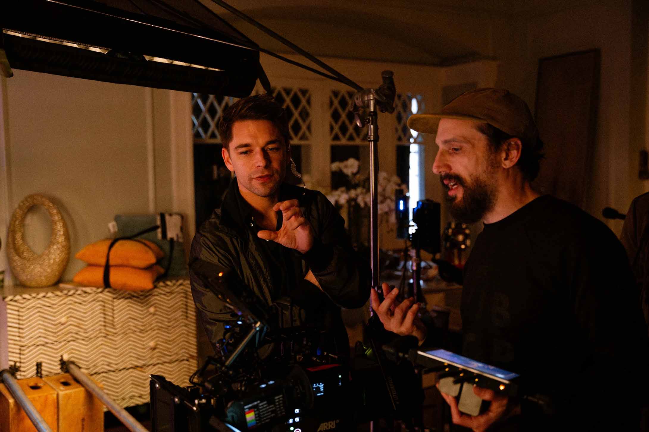 Behind the scenes on Minnie & Max — frame 1